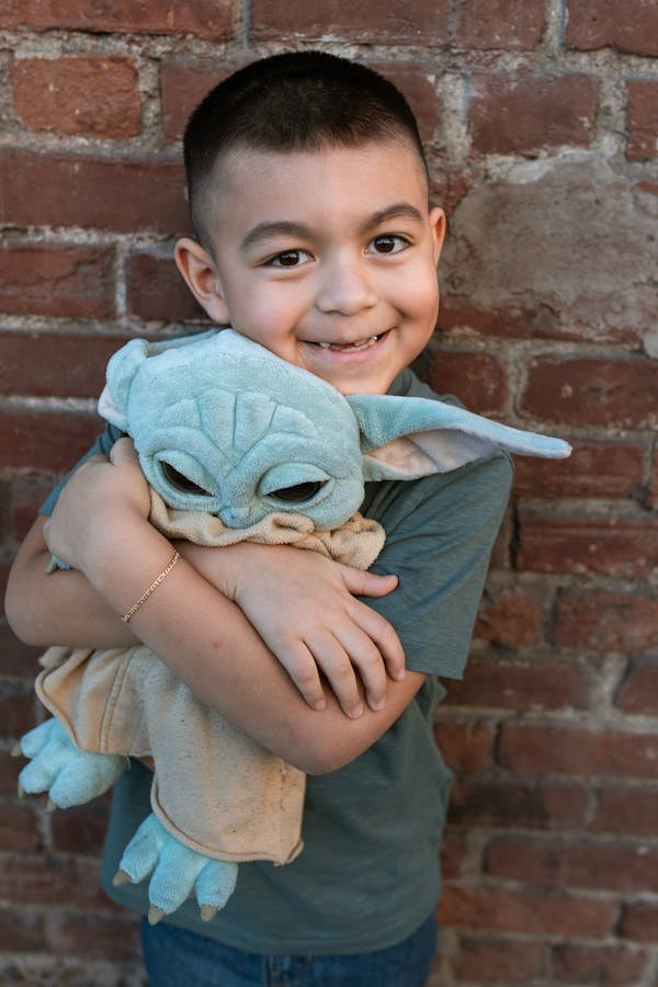 Découvrez les peluches baby yoda incontournables pour tous fans